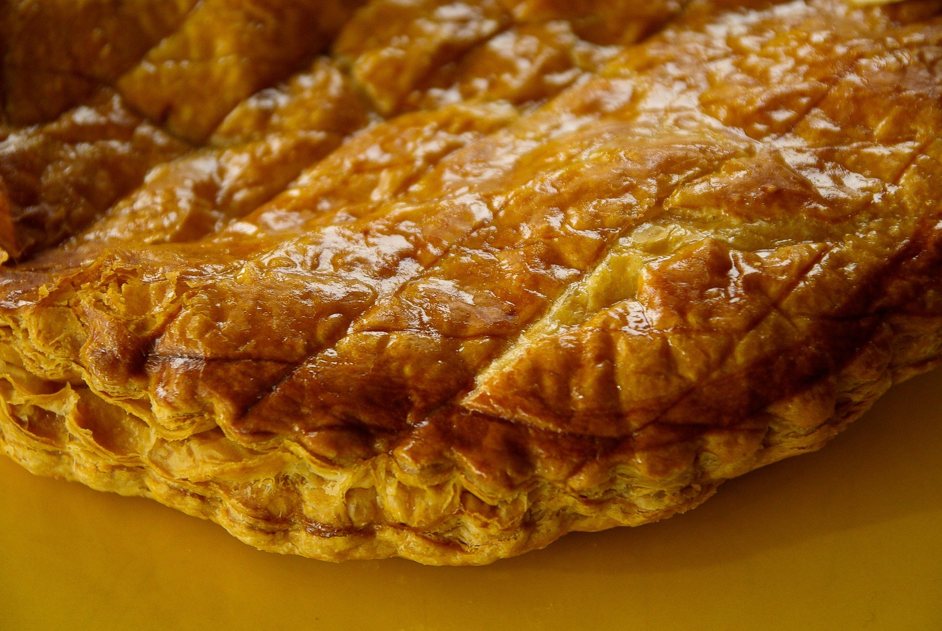 Galette des rois à la frangipane et à la crème pâtissière