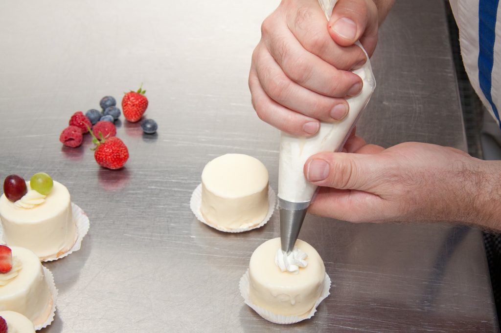 6 Douilles Professionnelles Inox Pour Décoration Gâteaux - Embouts Pâtisserie Avec Brosse Nettoyage 6 Douilles Professionnelles Inox Pour Décoration Gâteaux - Embouts Pâtisserie Avec Brosse Nettoyage