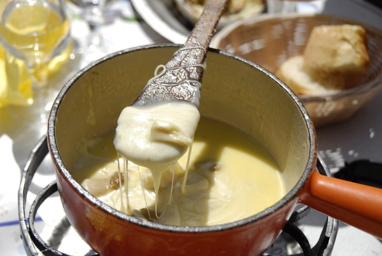 Fondue savoyarde accompagnement : top des recettes